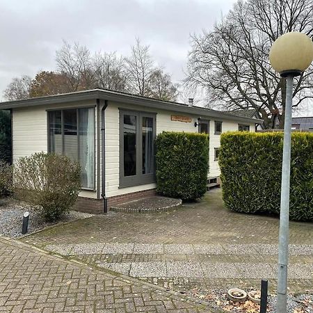 Gezellig Chalet Op De Prachtige Veluwe Putten Luaran gambar