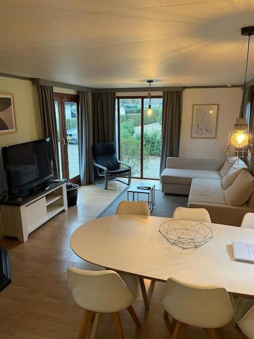 Gezellig Chalet Op De Prachtige Veluwe Putten Luaran gambar