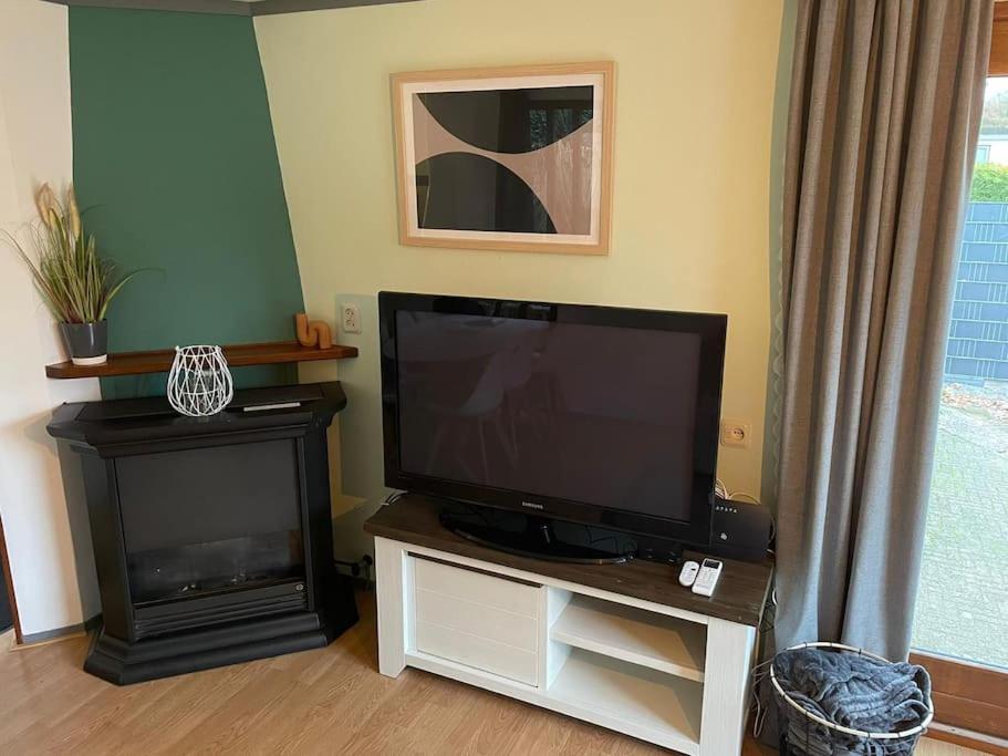 Gezellig Chalet Op De Prachtige Veluwe Putten Luaran gambar